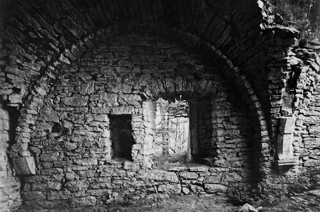 Padise Monastery, Estonia (4473478992) - Interior of the ruins of Padise medieval monastery in Estonia. Interiör av ruinen av Padis medeltida monastery i Estonia. Location: Padise, Estonia Photograph by: Unknown Date: c. 1920 Format: Print Persistent URL: www.kms.raa.se/cocoon/bild/show-image.html?id=16001000219364 Read more about the photo database (in English): www.kms.raa.se/coon/bild/about.html