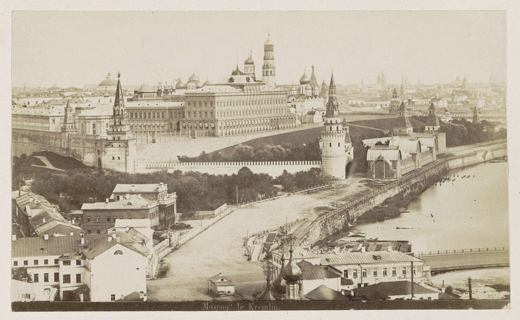 Moscou le Kremlin, Gezicht op het Kremlin, de omliggende Bouwen en de Moscow in Moscow