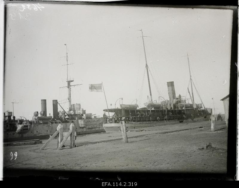 War of Liberty. Aurik Kalevipoeg and artillery in the port of Lembit before departure to the Viru Front