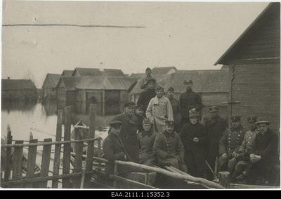 Expedition flooded to the Piirissare in spring 1924, expeditional with two fishermen and the head of the local police district  duplicate photo