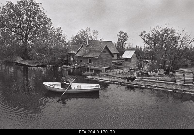 Piirissaare Praaga village inhabitant August Germany travels to review the merchants.