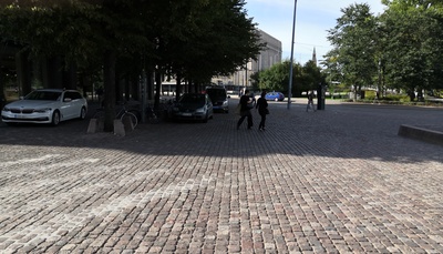 Helsingin valtaus: Saksalaisten kenttäkeittiö Hankkijan aukiolla, josta annettiin pyytäjille ruokaa.  Erityisen haluttuja ruokatarvikkeita olivat sokeri sekä isot limput. rephoto