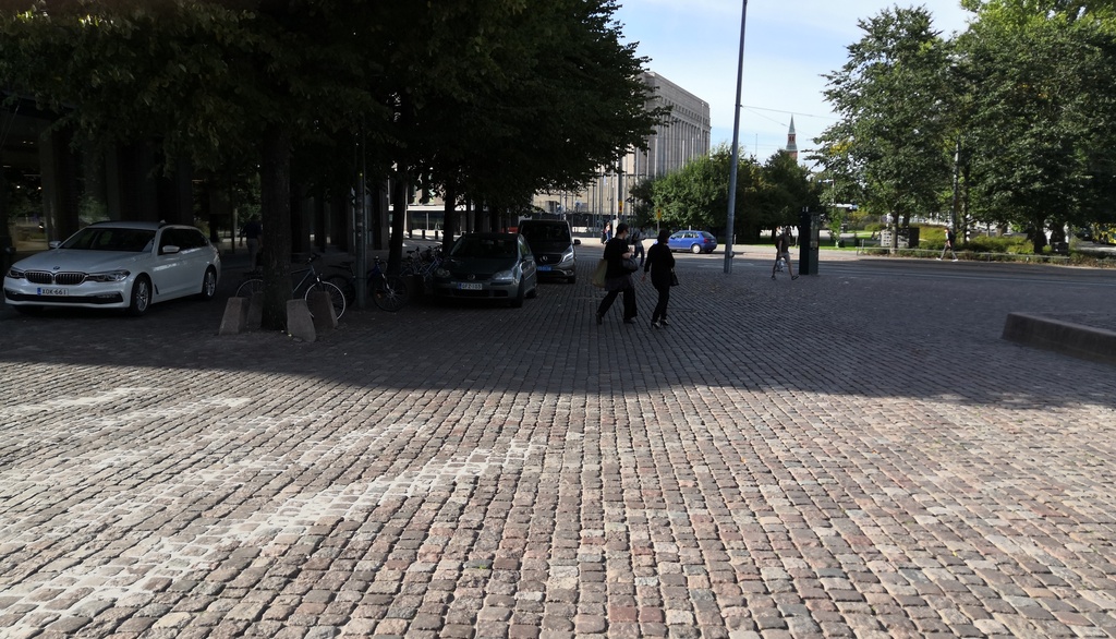 Helsingin valtaus: Saksalaisten kenttäkeittiö Hankkijan aukiolla, josta annettiin pyytäjille ruokaa.  Erityisen haluttuja ruokatarvikkeita olivat sokeri sekä isot limput. rephoto