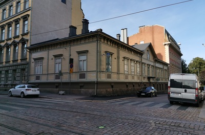 Kulmatalo osoitteessa Merimiehenkatu 13 ja Fredrikinkatu 21. rephoto