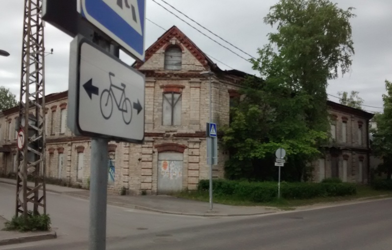 School and factory building at the corner of Haapsalu mnt and Jaama Street Keilas rephoto
