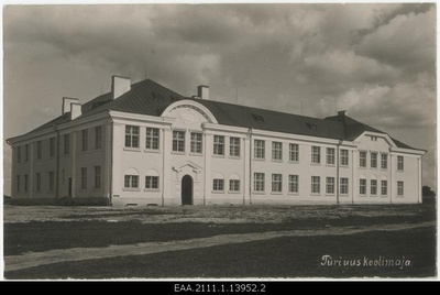 Tür's new school house  duplicate photo