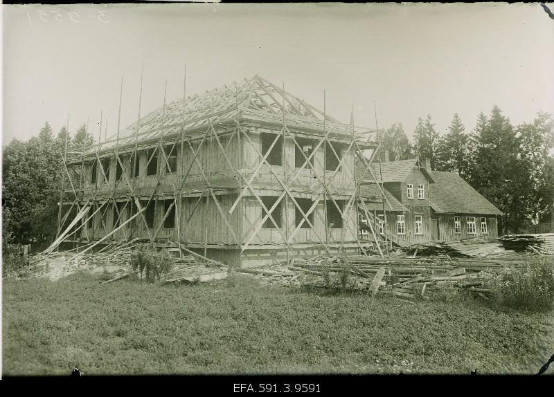 Construction of a school house in Põltsamaa.