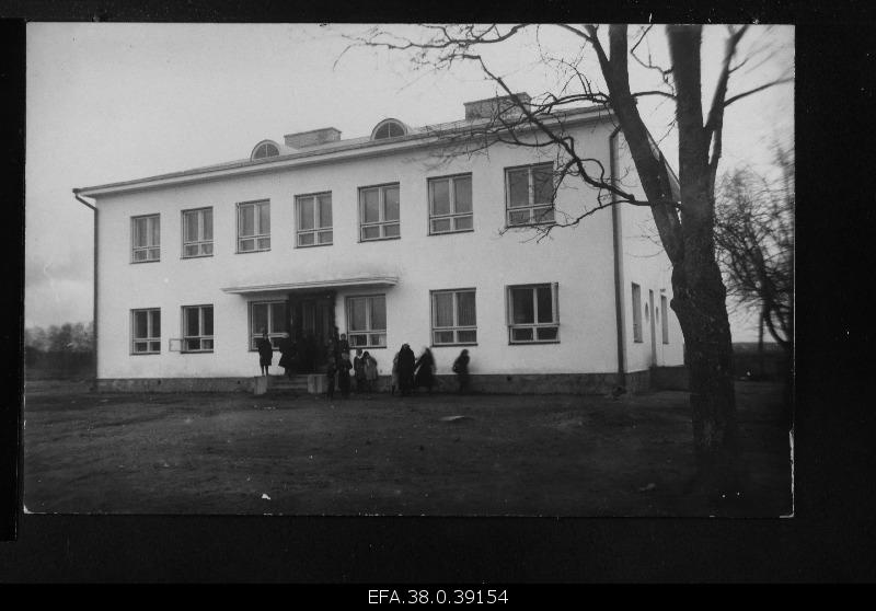 Käravete schoolhouse and folk house.