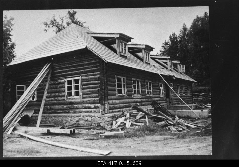 Restoration of the Rosma schoolhouse.
