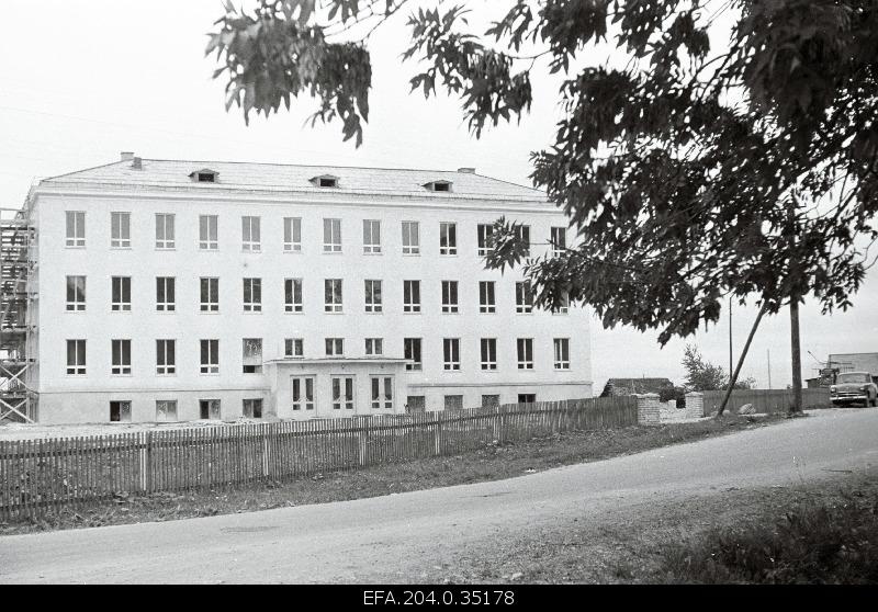 New secondary school building in Tamsalus.