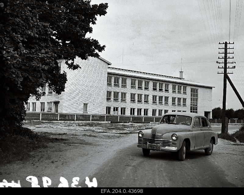 New high school building in Suure-Jaani.