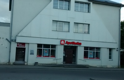 Keila Keskväljak, Linnavalitsuse hoone 1. mai miitingul rephoto