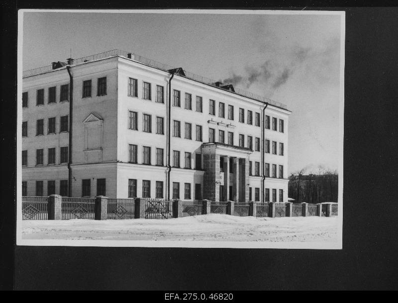 New secondary school building on Gerassimov Street in Narva.