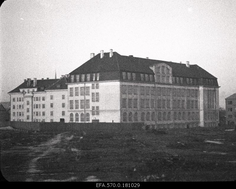 School building on Raua Street.