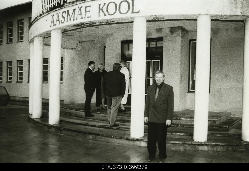 Jaak Hiisjärv, Director of Ääsmäe Main School in front of the school building.
