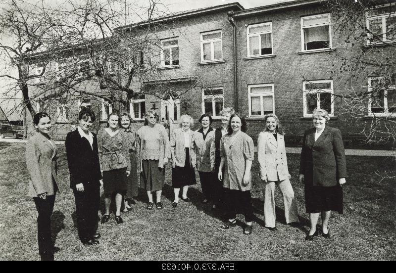 The Master School teachers of the ship in front of the school building.