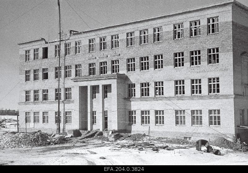 New completed secondary school building in Narva.