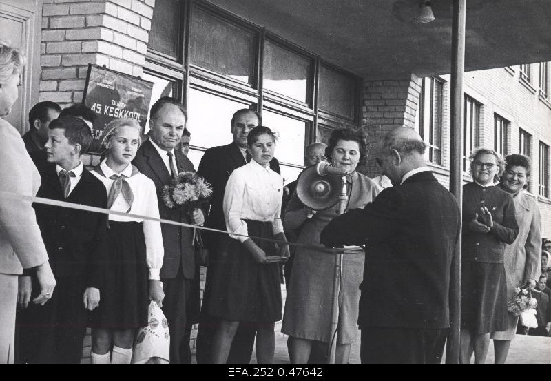 Tallinn 45. Opening of a new school building in high school on Paldiski highway.