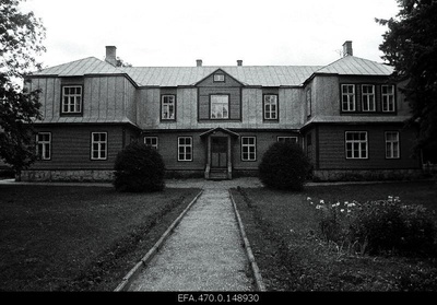 View of the school building of Saare.  duplicate photo