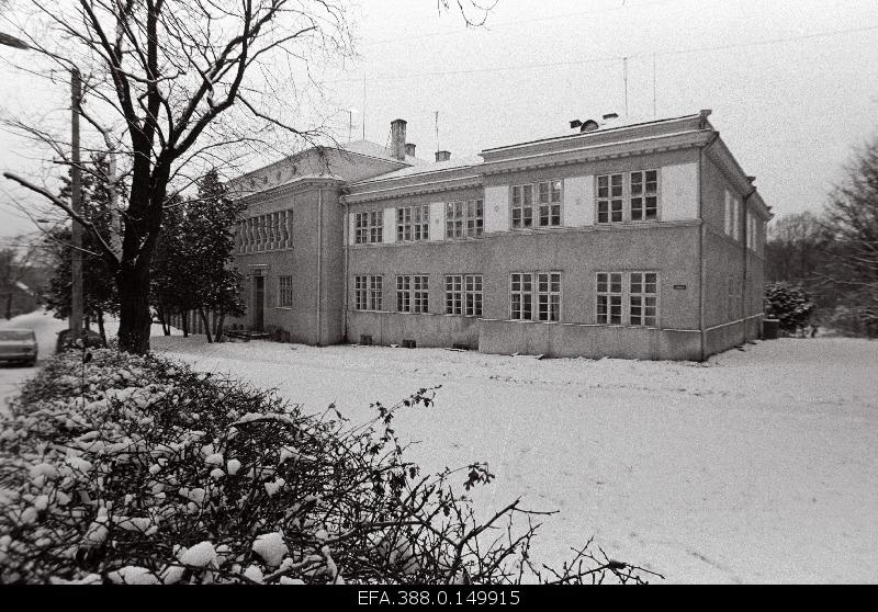 Valuoja school building.