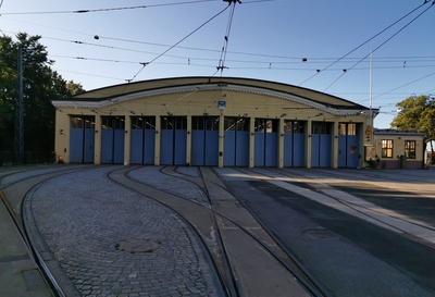 Liikennelaitoksen Vallilan raitiovaunuhalli. rephoto