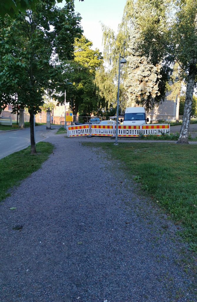 Katua, portti ja puurakennus. Todennäköisesti Ristikkokadulla, Helsingin vankilan lähellä. rephoto