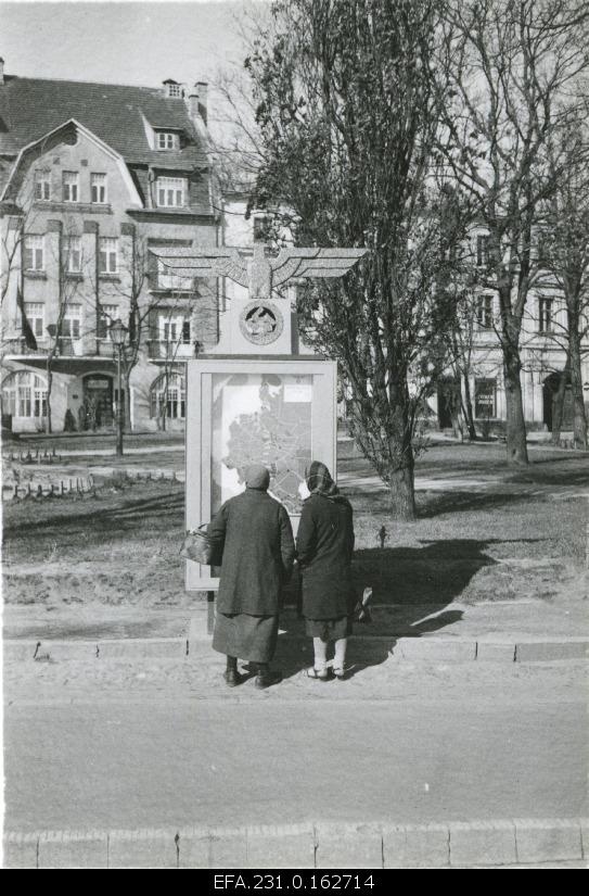 German occupation in Estonia. War message vitriin on the Barclay Square.