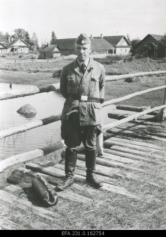 German occupation. Professor Mägiste Luuzitsa on the village bridge.