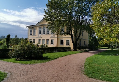 Kumpula, Jyrängöntie 2. Kumpulan kartanon päärakennus, ent. Kumpulan sairaala, ent. Helsingin yliopiston matemaattis-luonnontieteellisen tiedekunnan kanslia. Nyk. Helsingin yliopiston Kumpulan  kasvitieteellinen puutarha. rephoto