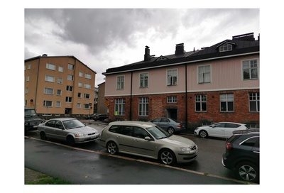 Porvoonkatu 37 ja 39. Talojen välistä lähtee Inkoonkatu. rephoto