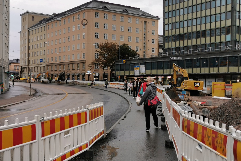 Hämeentie, raitiovaunupysäkki, Hämeentie 35 paketissa. rephoto