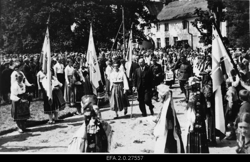 Deputy Prime Minister of the Republic of Estonia K. Eenpalu on Earth Day in the Dog.