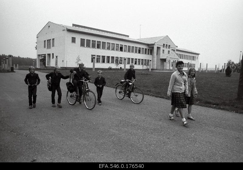 Salme Basic School building in Sõrve.