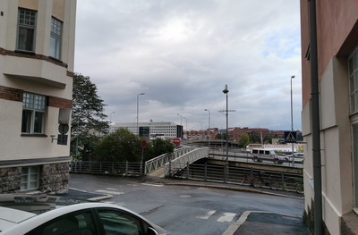Välikatu 1 vas. ja 2 oik. Takana Hakaniemen silta. rephoto
