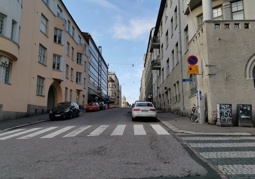 Konstantininkatu 5, 7 (oikealla) ja 10, 12 ja 14 (vasemmalla), (nyk. Meritullinkatu) rephoto