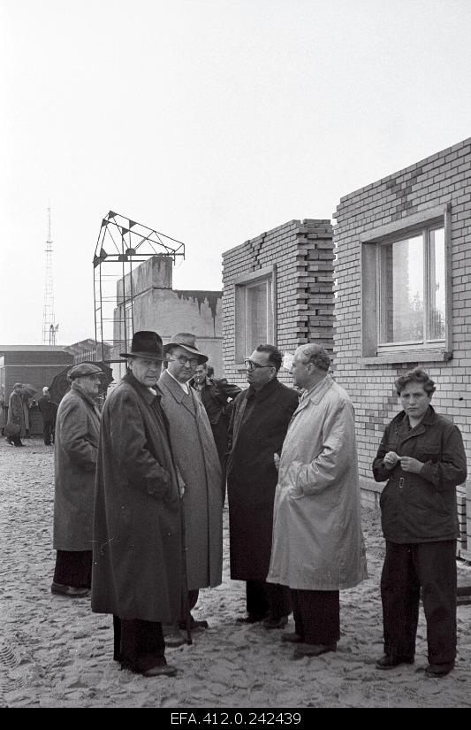Construction day at the Komsomoli Stadium (Krivonogov, Ants and Loit).