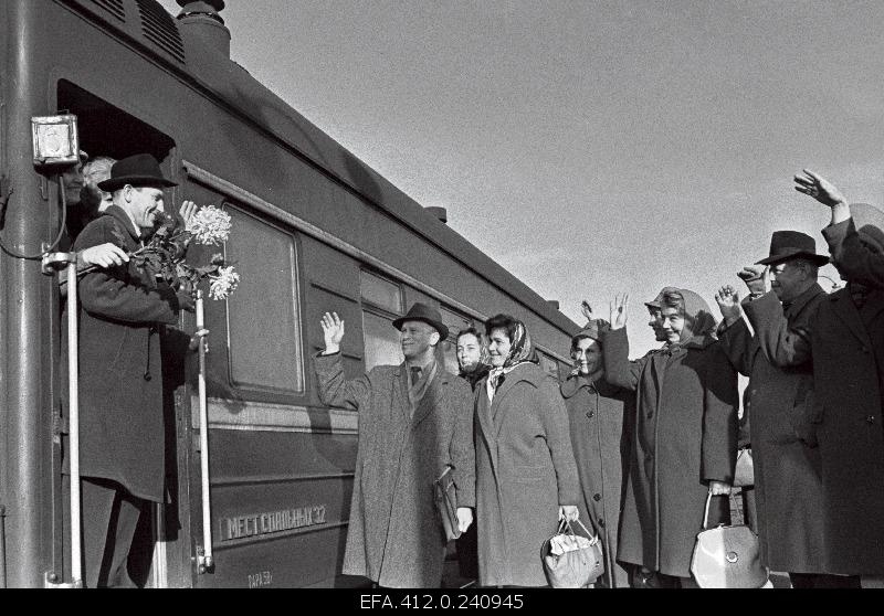 Deportation of delegates from the XIII Congress to Moscow at the Baltic Station.