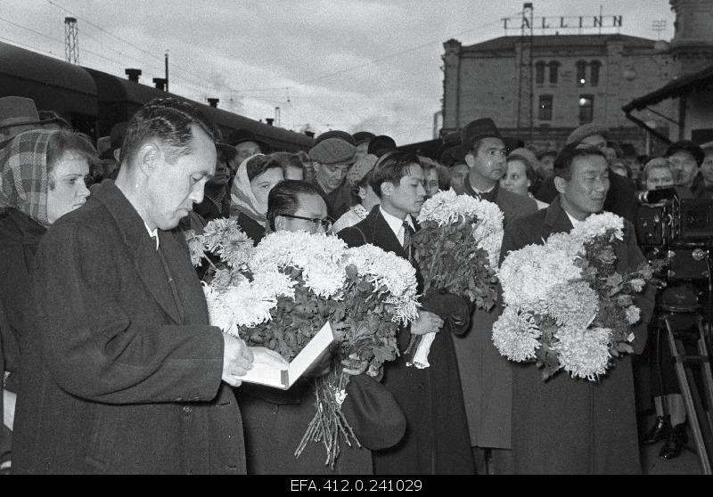 Admission of the Japanese trade union delegation at the Baltic Station (Chairman of the USSR, Leonhard Illisson).