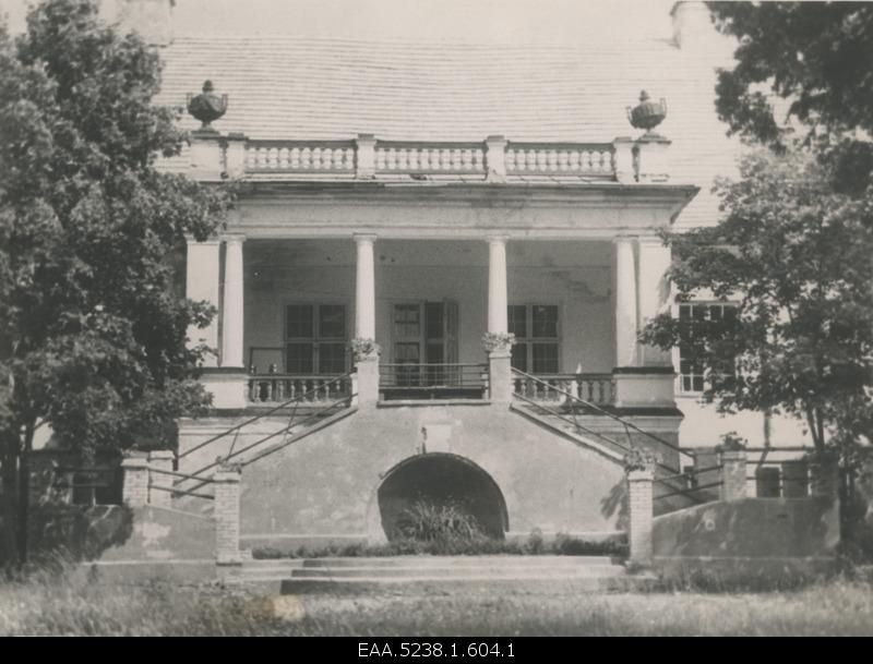 The main garden of Sagadi Manor in the back of the portion
