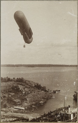 Gas balloon, airboat from Vallisaaren east ladder, torpedo ladder  duplicate photo