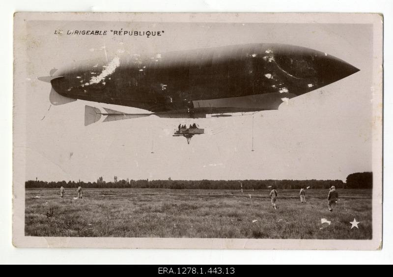 The cepile "République" in the air.