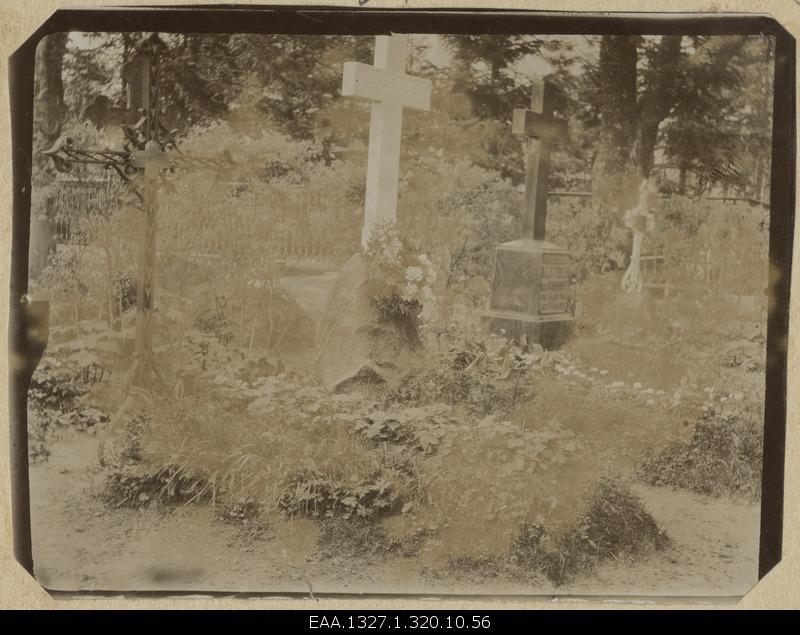 Tomb in Viru-Nigula churchyard