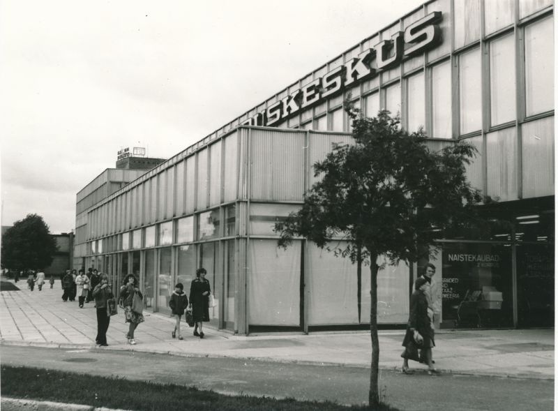 Photo. Haapsalu shopping center.