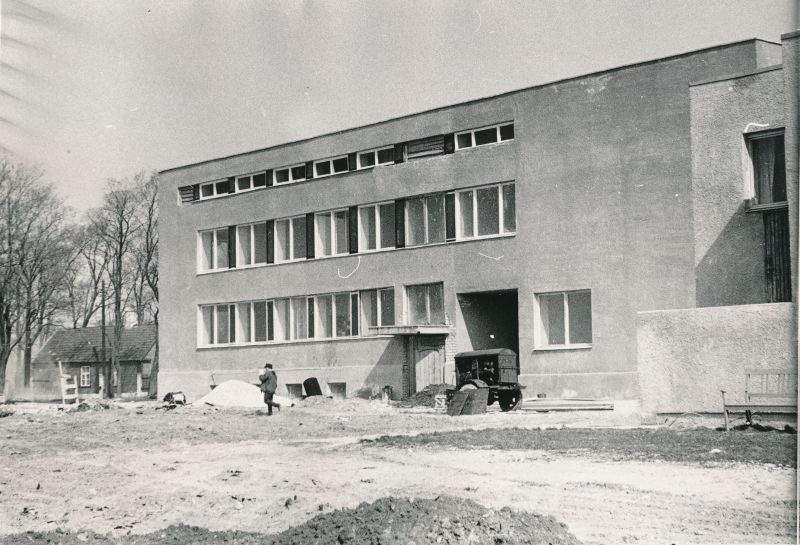 Photo. From the construction of Haapsalu Policlinic.Established Haapsalu MEK.(1973). Location of the polyclinic. Large sand 15. Black and white.