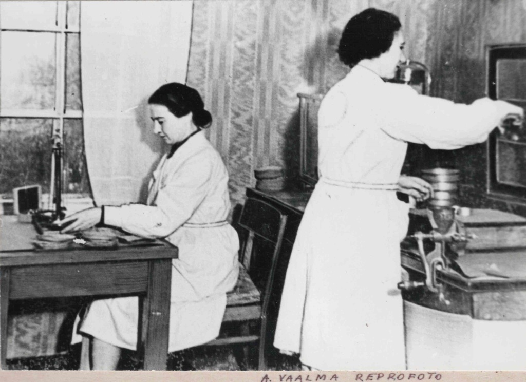 Taebla MTJ seed control laboratory. Laboratories Maila Kandima and Helga Kess