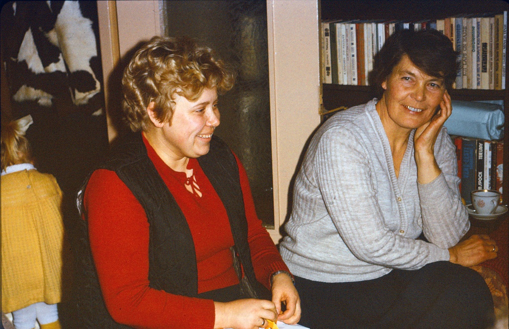 [Taebla slides: party]