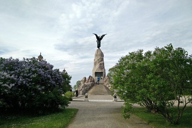 View of the Russalka monument rephoto