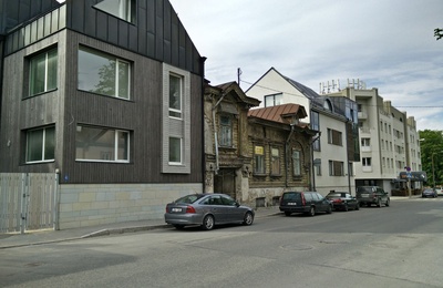 Tallinn, Kadriorg, A- Leineri (J. Poska) tänava ja L. Koidula tänava nurk. rephoto