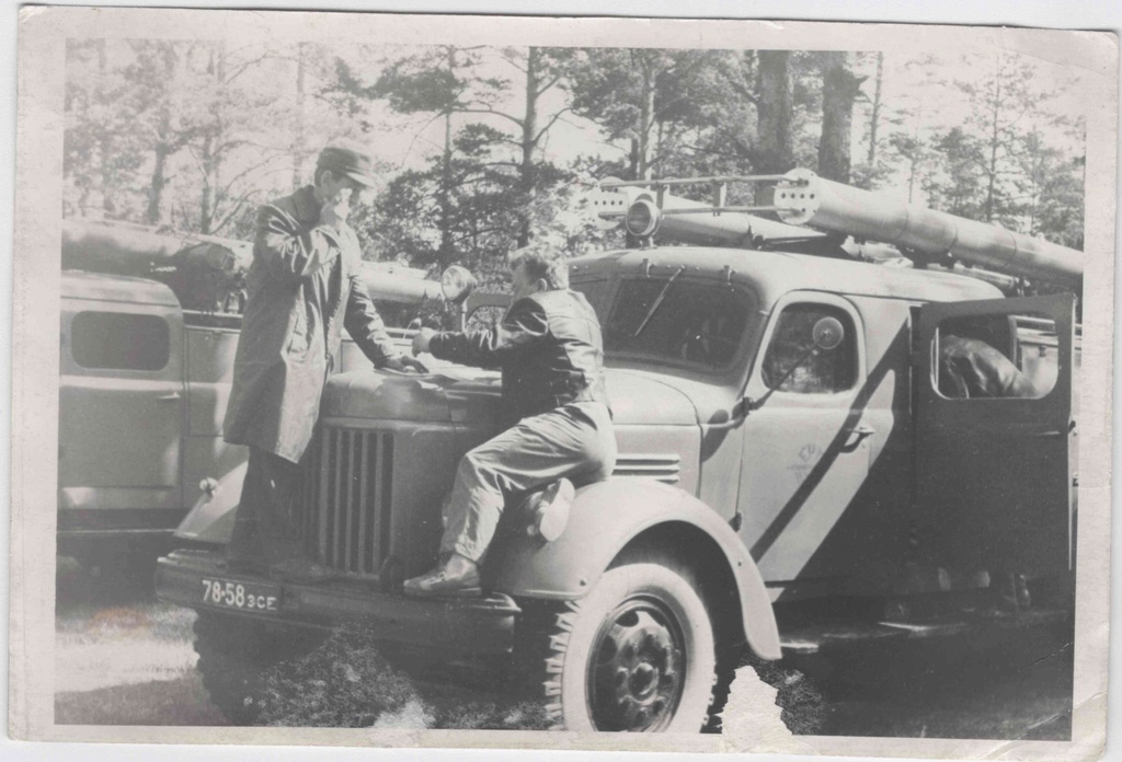Ahto Naar hands over his old car to Teller Ilmar