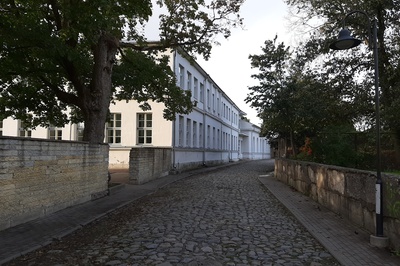 Sons' Gymnasium in Kuressaare Court tn. 1908 rephoto